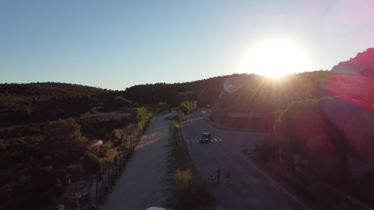 toma de exploración de la zona popular para turistas en la pedriza, sierra de guadarrama
