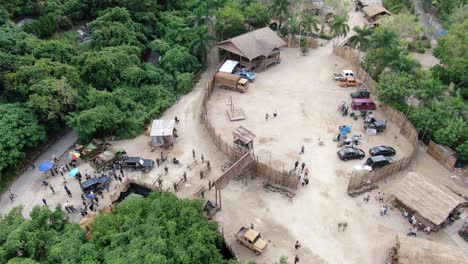 old village movie set simulando el sudeste asiático, en hong kong, vista aérea