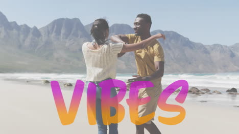 animación de la palabra vibra en rosa y naranja sobre una pareja feliz bailando en la playa