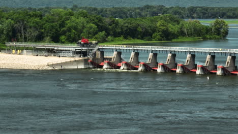 Monumento-Históricamente-Famoso-En-El-Río-Mississippi