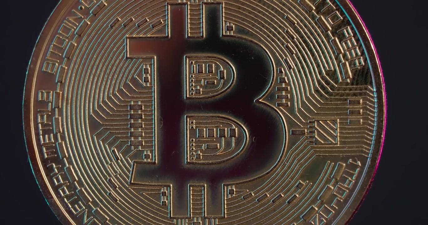 Moneta di criptovaluta Bitcoin dorata con effetti di luce dinamici