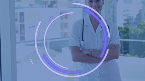 animación de formas digitales sobre los médicos mirando a la cámara