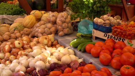 frutas y verduras frescas listas para ser vendidas en croacia, zara y zadar