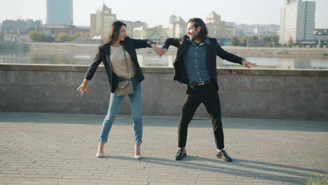 couple dancing in the city