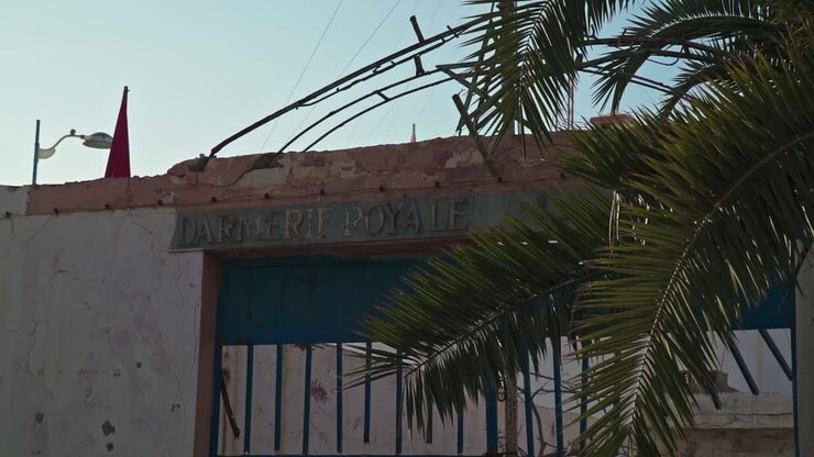 Porta della polizia a Taghazout, Marocco.