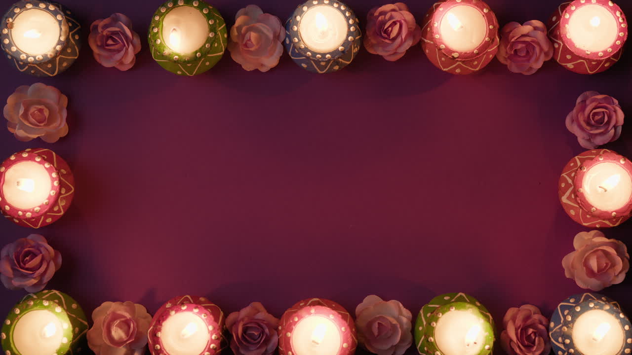 Moldura com velas e flores para o espaço de cópia de Diwali no centro