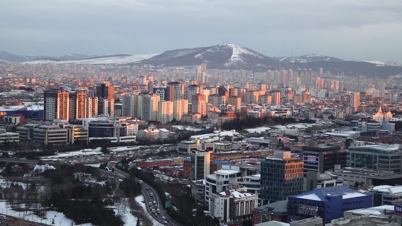 vista de ángulo alto de los edificios de residencias en la ciudad de istanbul