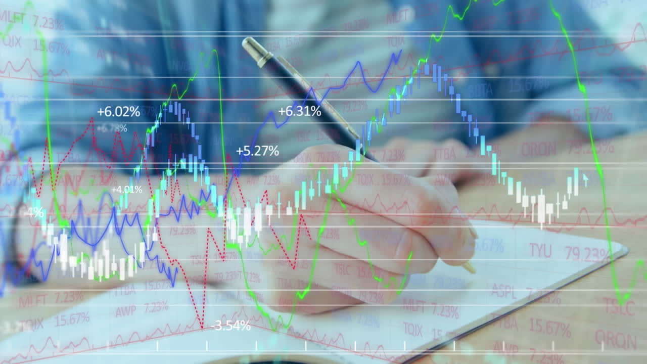 Animazione di elaborazione dati finanziari su un uomo caucasico che scrive su un quaderno