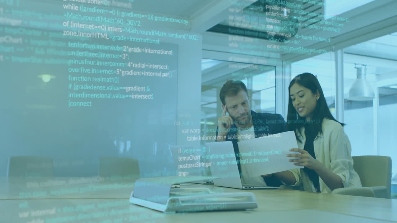 animación del procesamiento de datos digitales sobre diversas personas de negocios en la oficina