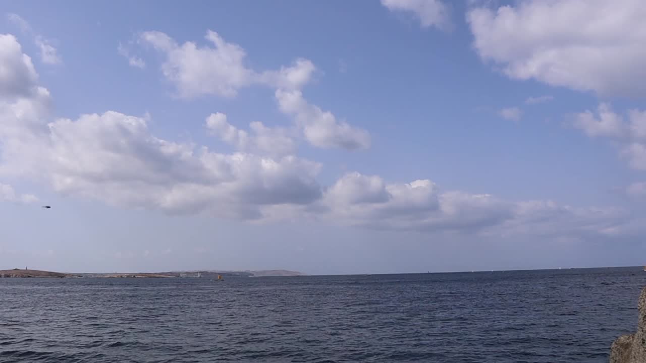 비행기가 날아가는 몰타 세인트 폴스 베이 에어쇼 타임랩스 비디오