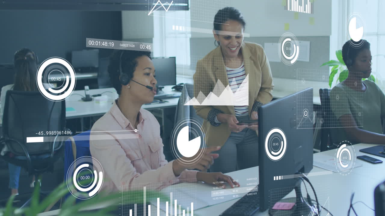 animación del procesamiento de datos sobre diversas personas de negocios en la oficina