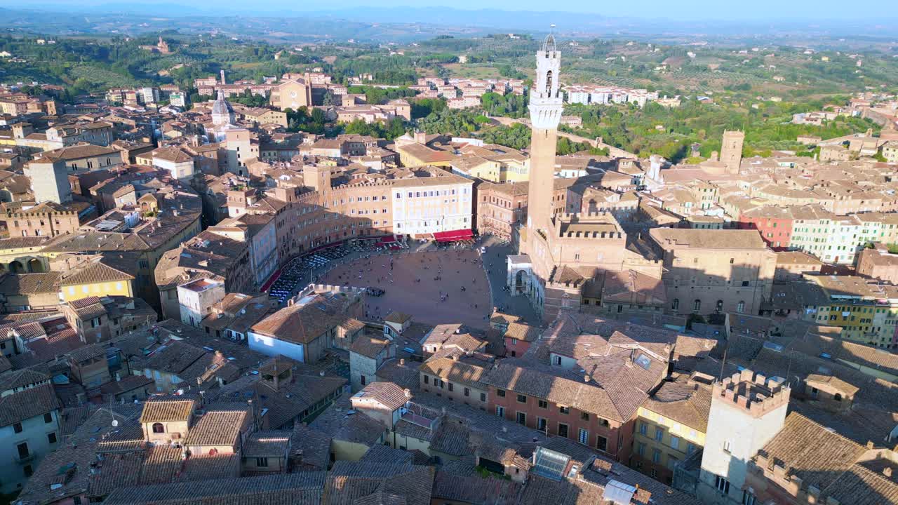 piazza del campo espectacular vista aérea desde arriba vuelo ciudad medieval de siena toscana italia