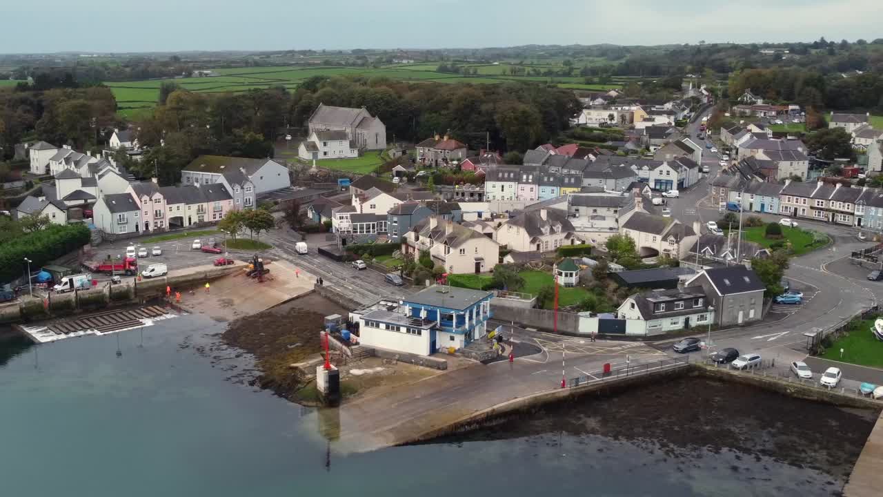 흐린 날 스트랭포드 마을의 공중 전망, 다운 카운티, 북아일랜드