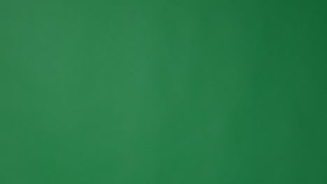 señal de patada de mano sobre la pantalla verde