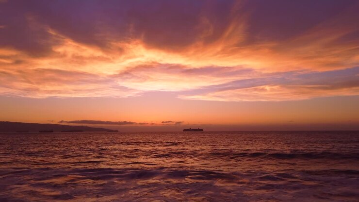 Romantic sunset in front of the sea, beaches invite couples to enjoy