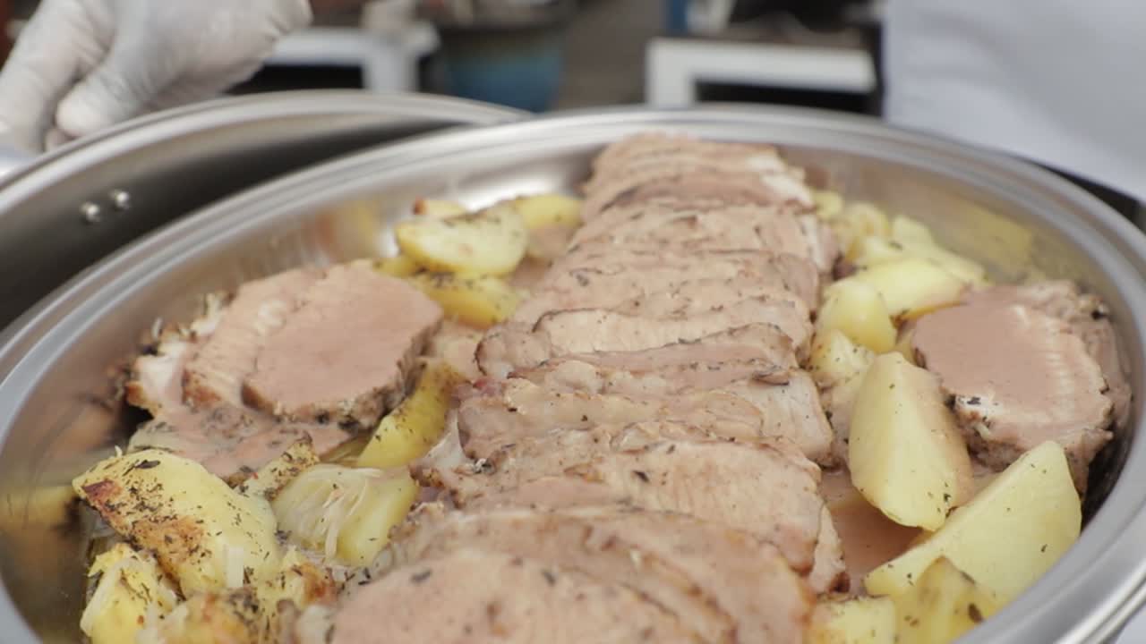 hermosa carne en corte perfecto en el restaurante buffet