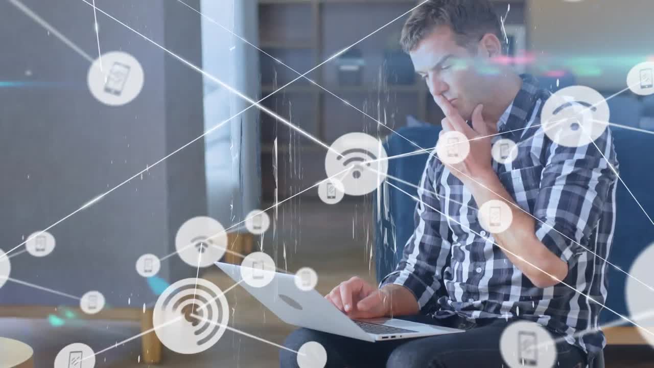 노트북을 사용하는 코카시안 사업가에 대한 아이콘과의 연결 네트워크의 애니메이션