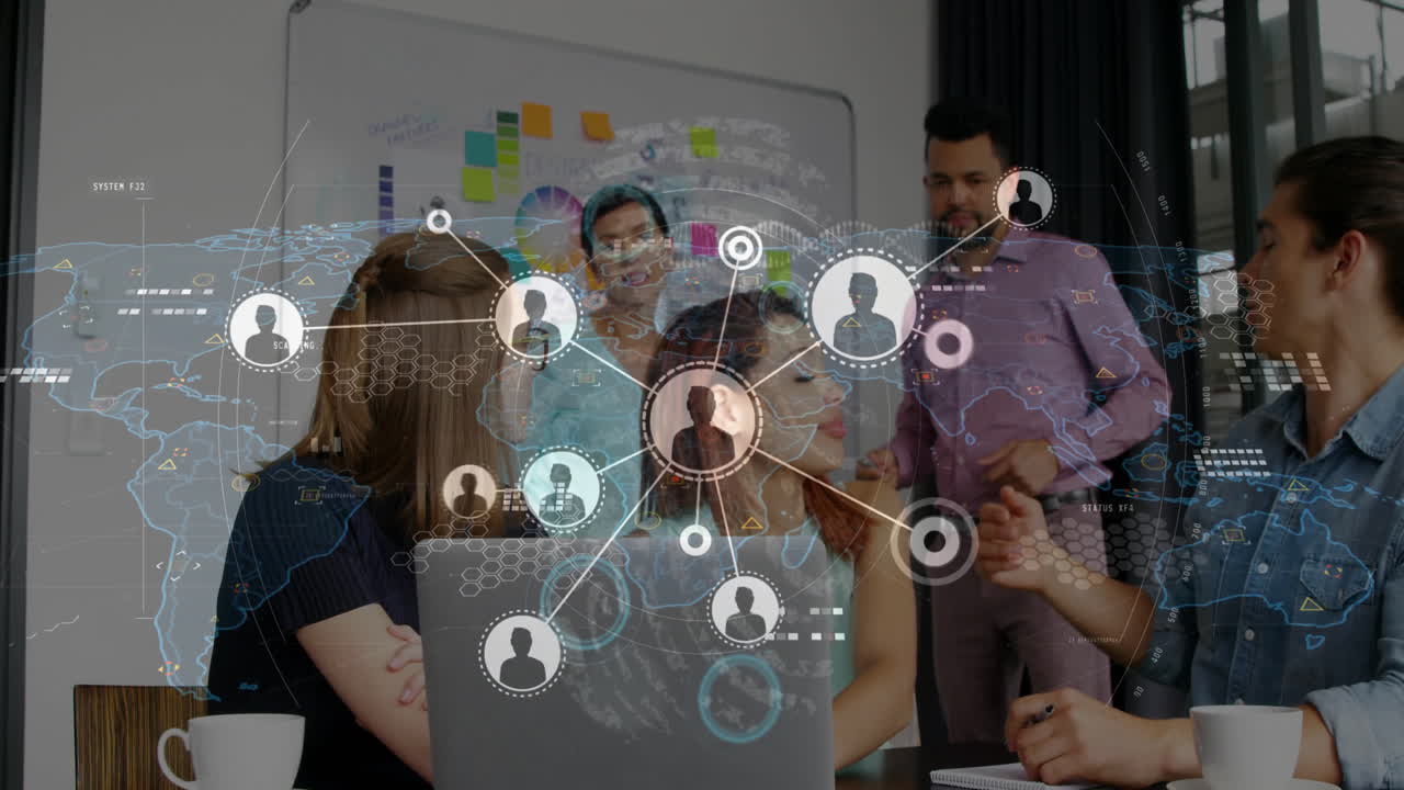 animación del mapa del mundo y iconos de usuario sobre diversas personas de negocios discutiendo el trabajo en la oficina