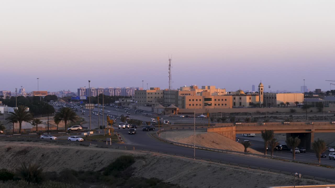 se impuso toque de queda, cuarentena y bloqueo en toda arabia saudita por precauciones contra covid-19