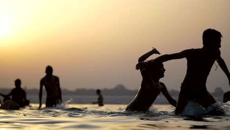 Silhouetted-People-Bathing-in-Ganges