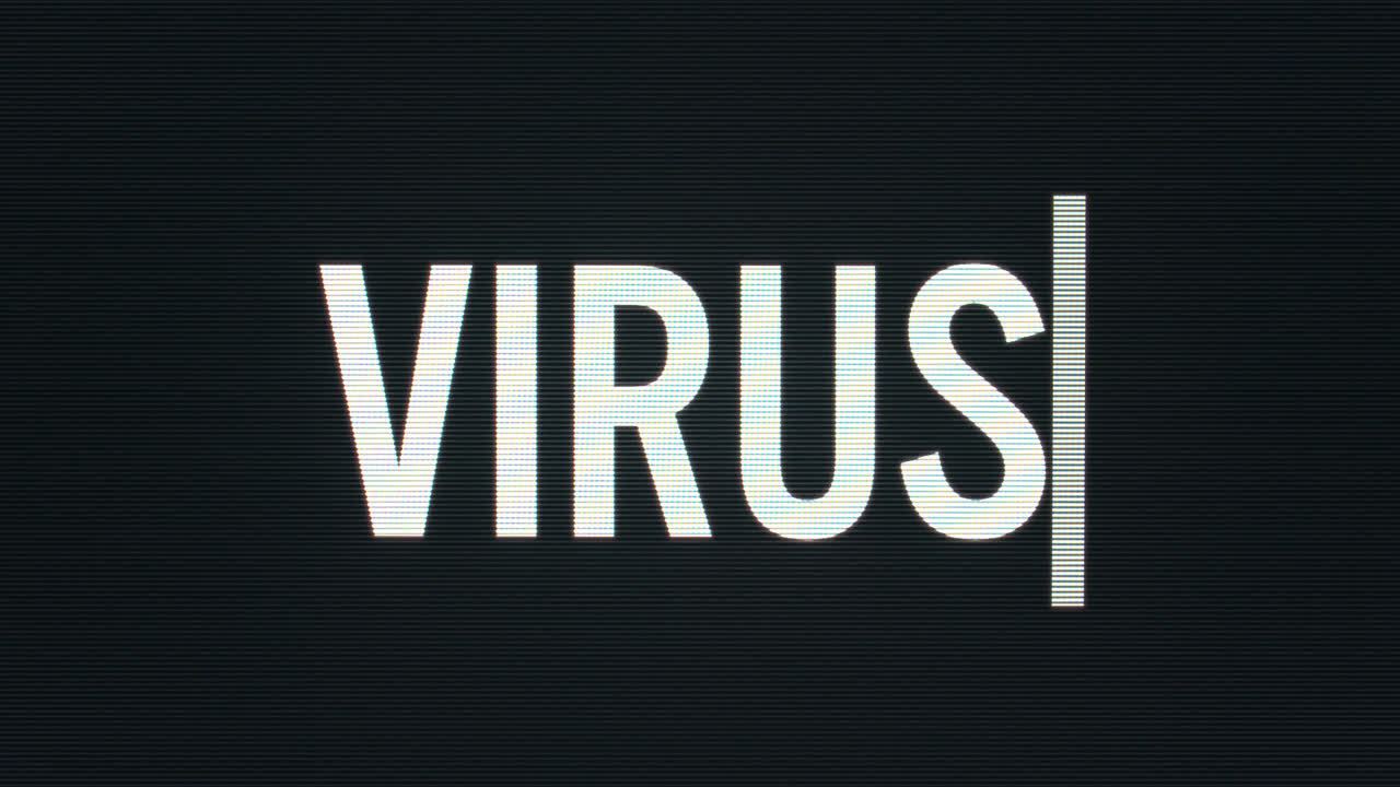 primer plano del virus que se escribe en un monitor de computadora antiguo con un cursor parpadeante