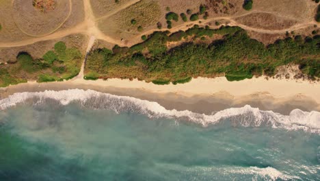 Top-down-aerial-shot-of-a-beach-on-the-coast-of-Tarifa,-Spain