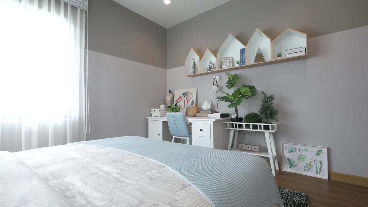 자연광 세련된 침실 장식 연습