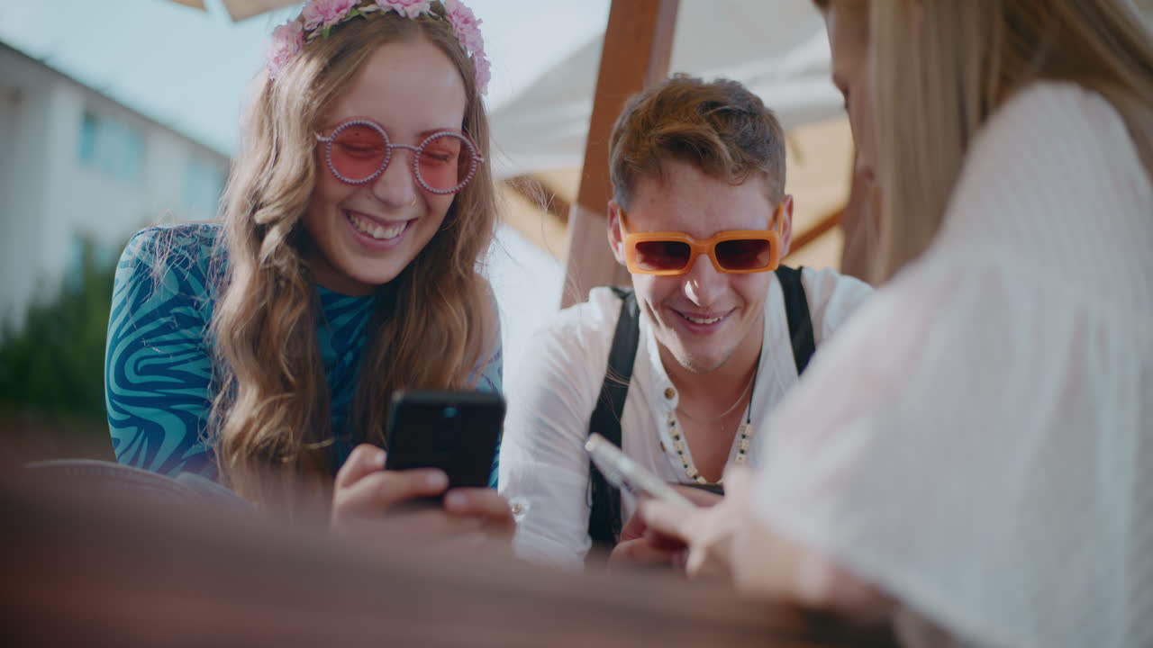 여름날을 즐기는 친구들