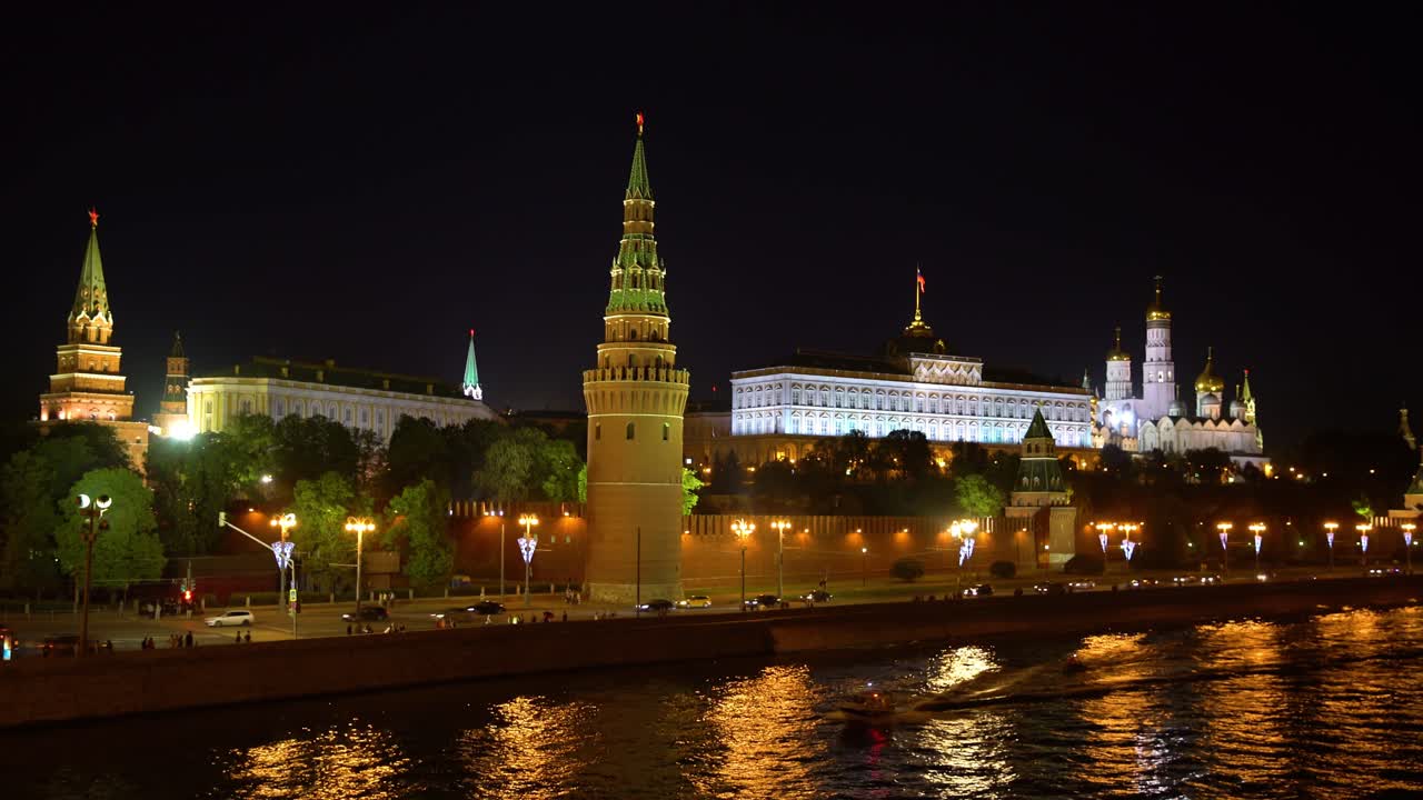 moscú, vista nocturna del kremlin.