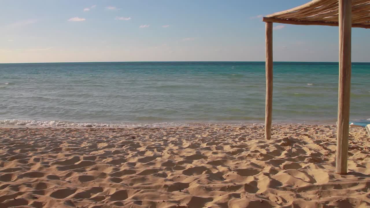 Cayo Coco'daki Memories Caribe tatil köyü plajının hızlandırılmış çekimi.