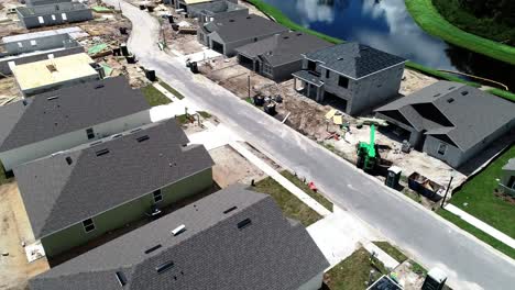 vistas aéreas de un barrio residencial en construcción