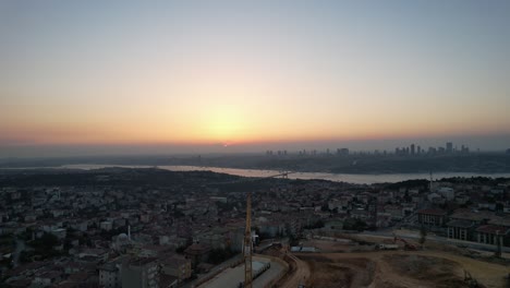 Vista-Aérea-Del-Bósforo-Al-Atardecer