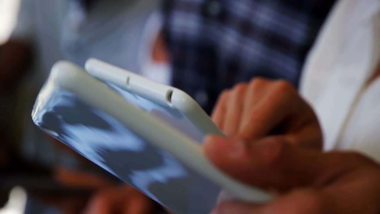 tableta digital ejecutiva en la oficina