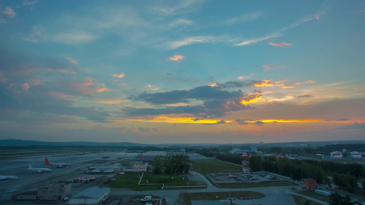 공항 위의 일몰