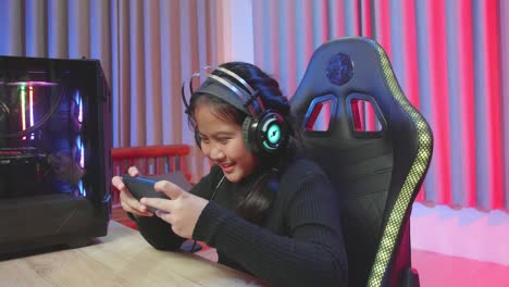 girl gaming on smartphone