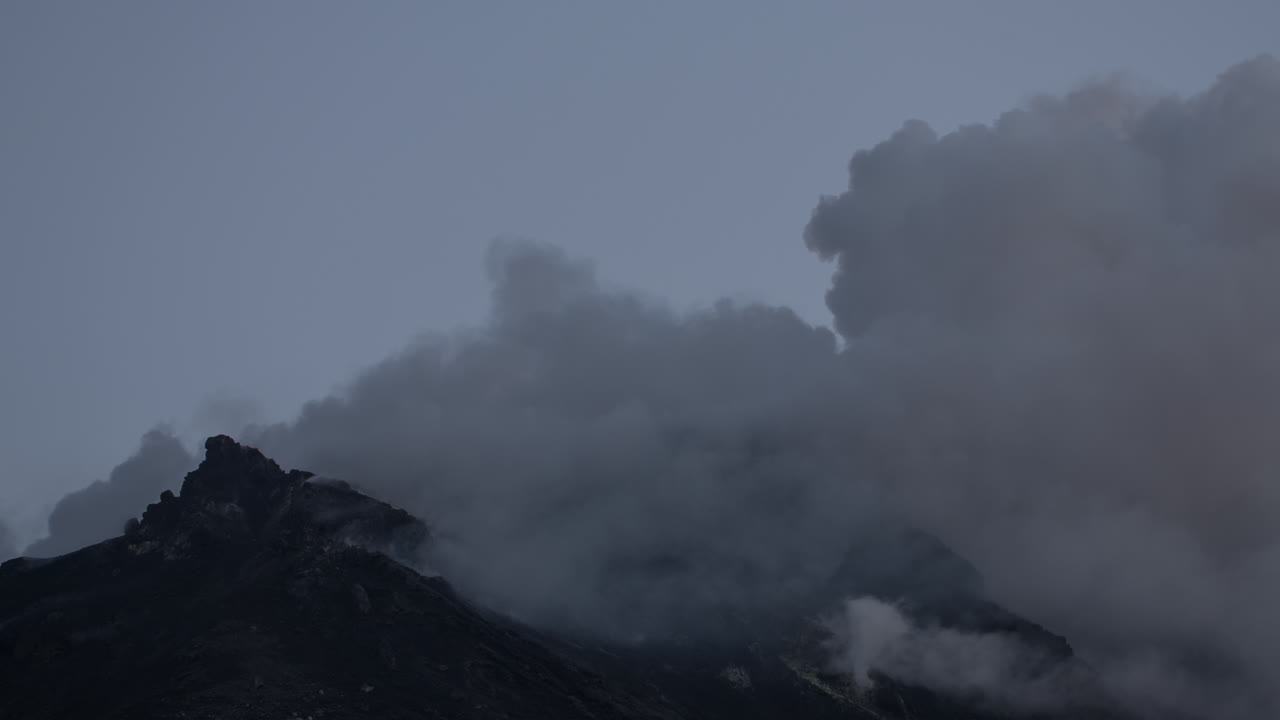 스트롬볼리 화산 4k 47