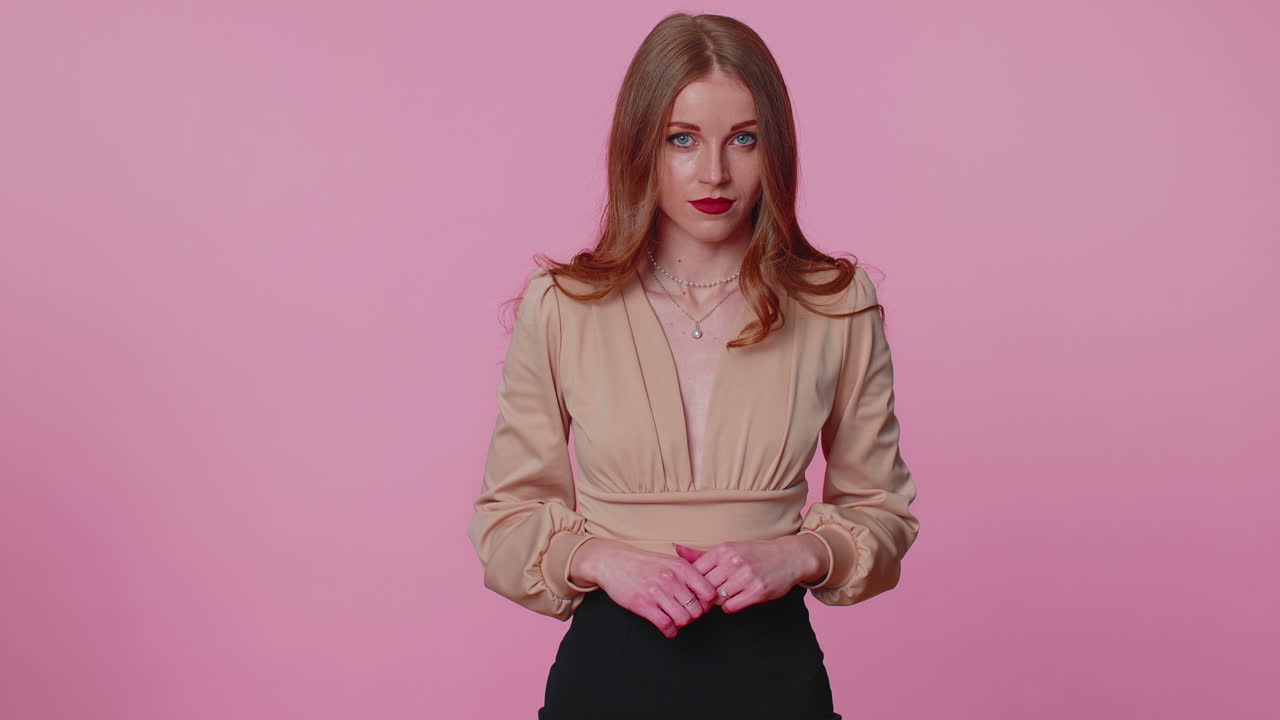 불만족한 사업가, 실패의 이유를 묻고, 불신을 표현하고, 짜증, 지루함을 느다.