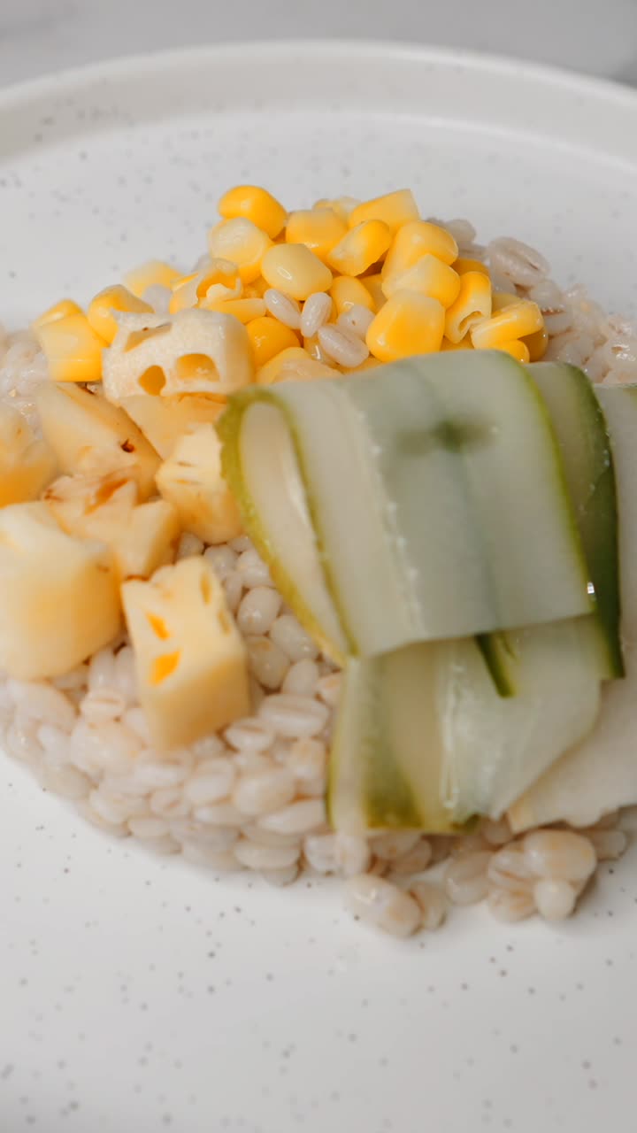 plato de pollo y verduras