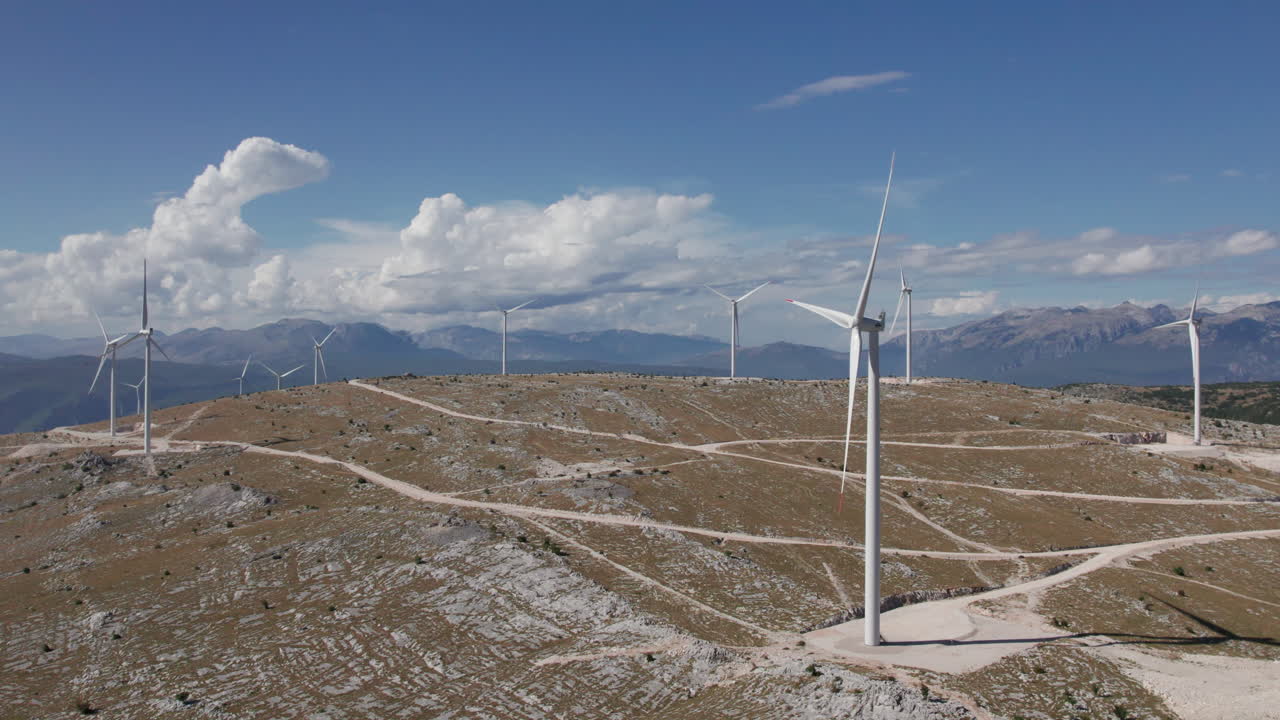 vista aérea de la granja de turbinas eólicas