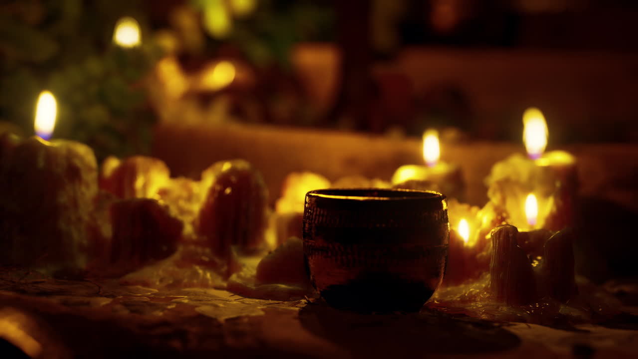 어둠 속에서 타는 양 초