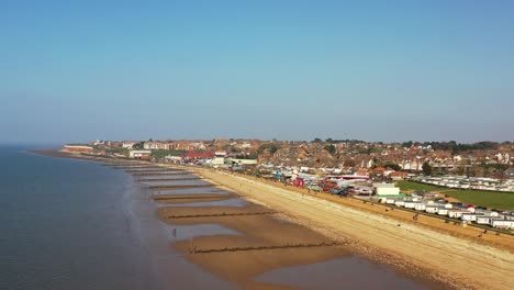 Amplia-Vista-Aérea-De-La-Playa-De-Hunstanton-Y-La-Feria-De-Diversión-Frente-Al-Mar