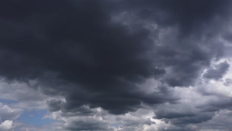 Lapso-De-Tiempo-De-Las-Nubes-Cúmulos-En-Transición-A-Una-Capa-De-Estratocúmulos-Cuando-Comienza-A-Formarse-Una-Tormenta