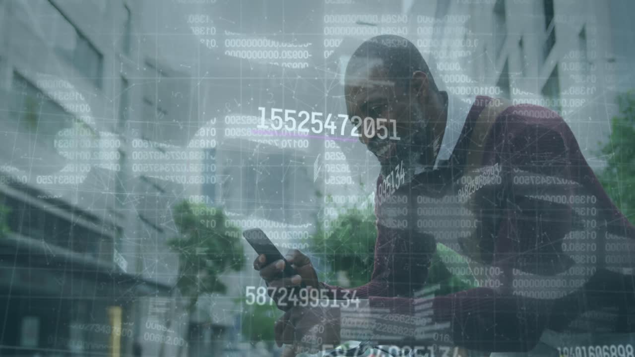 animazione dell'icona della catena di sicurezza contro un uomo afroamericano che usa uno smartphone per strada