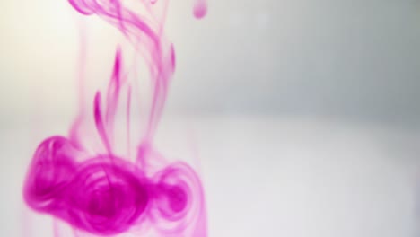 gota mágica de agua fondo abstracto película en cámara lenta 4k