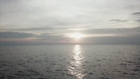 바다 위로 일몰
