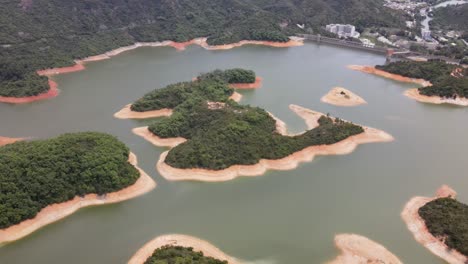 Vista-Aérea-Del-Embalse-Superior-De-Tai-Lam-En-Hong-Kong