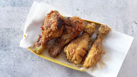 palillos de pollo fritos y crujientes