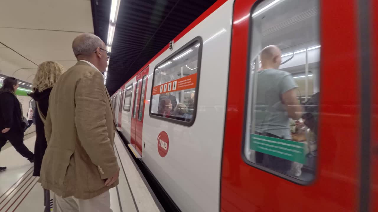 People waiting for and boarding a subway train at a metro station