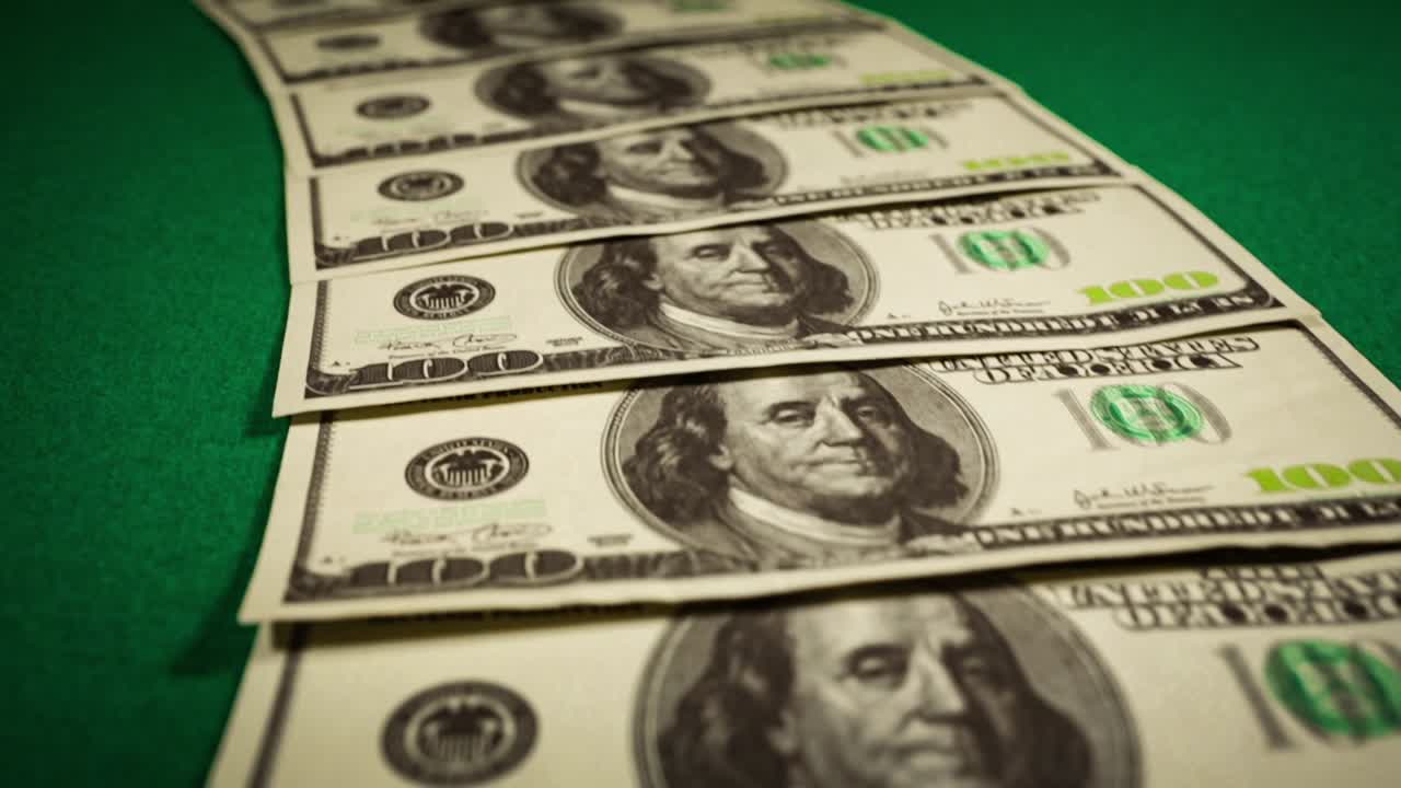 el fondo de dinero de cien dólares