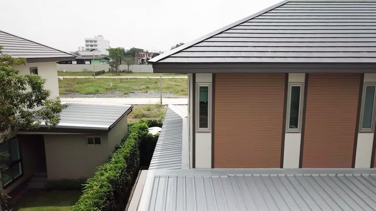 Modern House Exterior and Roof Details